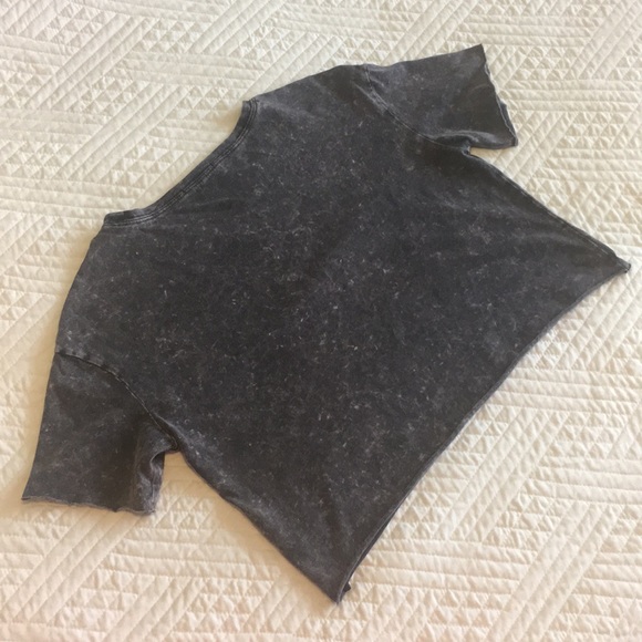 Crop Top. - Picture 3 of 3